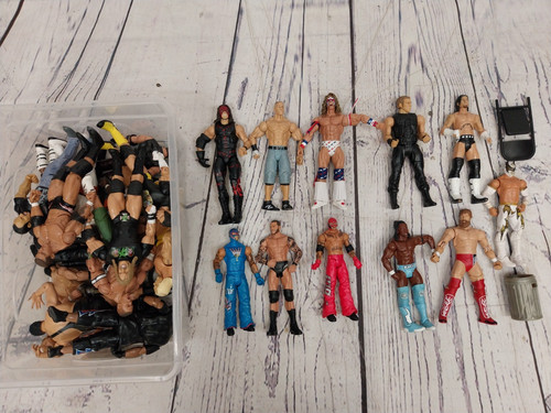Wwe wrestling figure bundle - wwe,