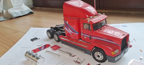 Italeri freightliner fld - italeri,
