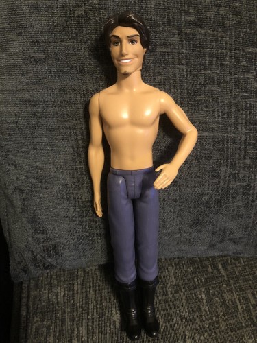 Disney store flynn rider - store,