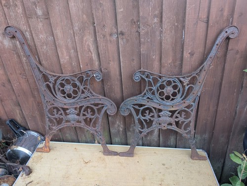 Vintage cast iron lion - iron,