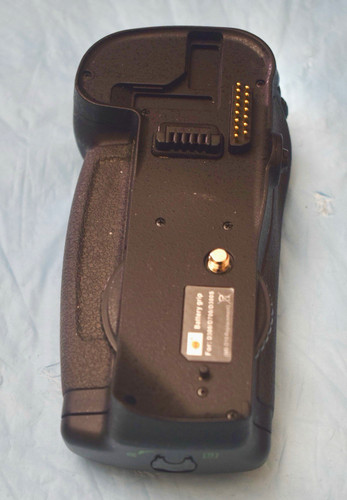 D10 battery grip - mb-d10,