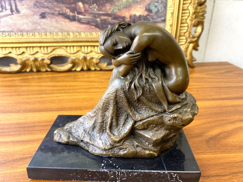 Bronze sculpture woman - , sitting