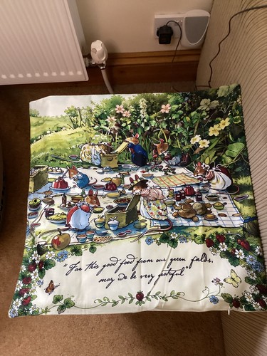 Brambly hedge picnic cushion - hedge,