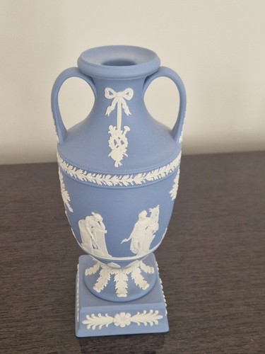 Wedgwood grecian vase - wedgwood, /