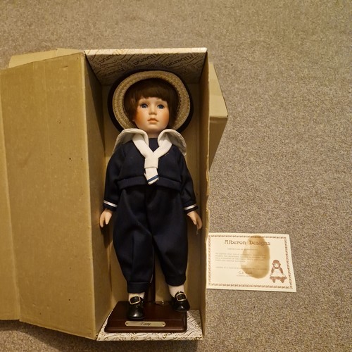 Beautiful vintage boxed - beautiful,
