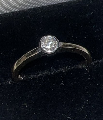 Superb 18ct gold diamond - superb,