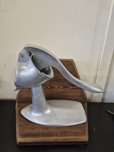 Vintage table top hand juicer - vintage,