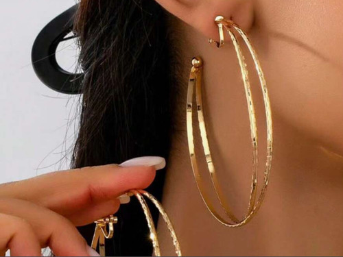 Big gold tone clip - clip, on
