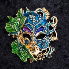 Large statement mask brooch - large,