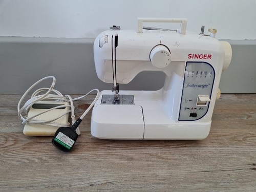 Vintage singer featherweight - singer,