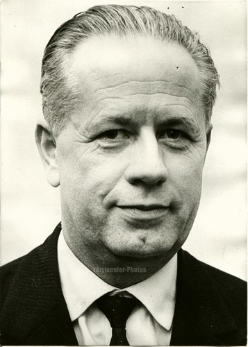 Genuine press photo - genuine, dr
