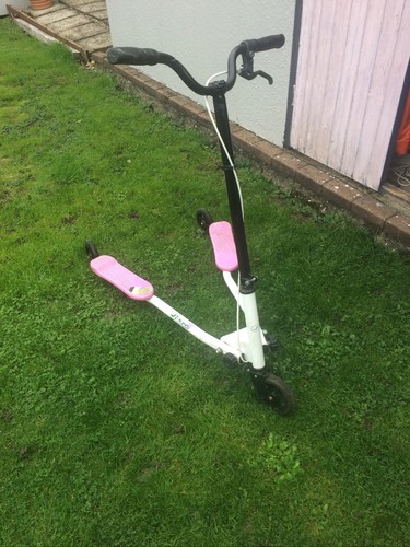 Girls pink flicker scooter - girls,