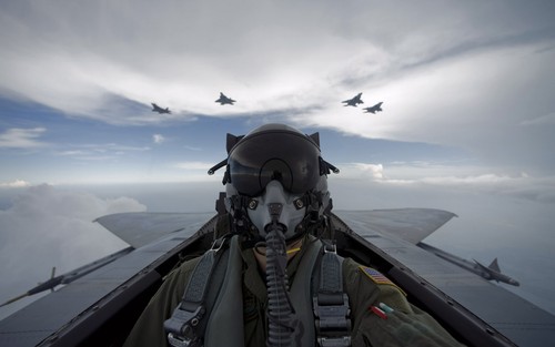 Airplane pilot military - pilot,