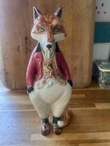 Cinque ports pottery - ports, hand