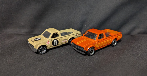Hot wheels pair datsun - pair,