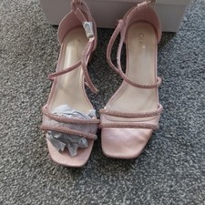 Quiz Flat Pink Diamante