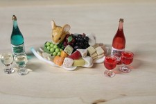 DOLLS HOUSE MINIATURE = MOUSE CHEESE BOARD & WINES