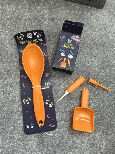 Pumpkin carving kit and spoon - kit,