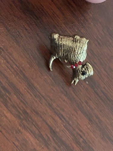 Gold toned scottie - gold, red
