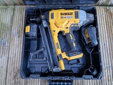 Dewalt DCN890 Nail Gun With