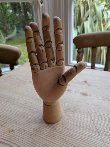 Right hand wooden articulated - hand,