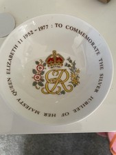  DISH TO CELEBRATE THE QUEENS GOLDEN JUBILEE BOXED