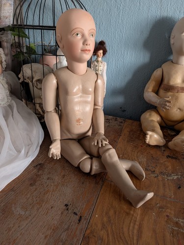 Rare articulated art doll - rare,