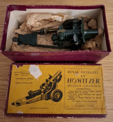 Fine vintage boxed britains - fine,