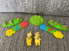 Teletubbies Home Hill Playset Accessories Flowers & Bunnies Laa-Laa Figures Bush