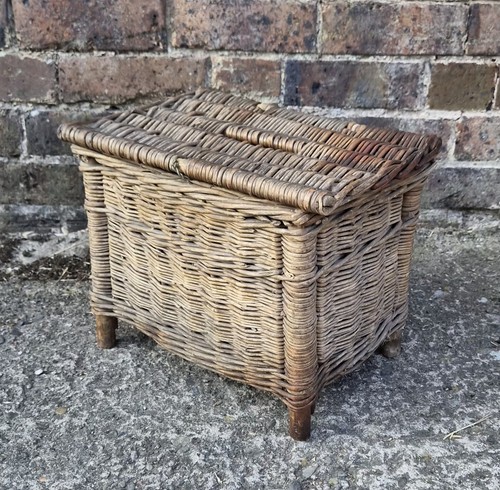 Vintage wicker fishing - wicker,