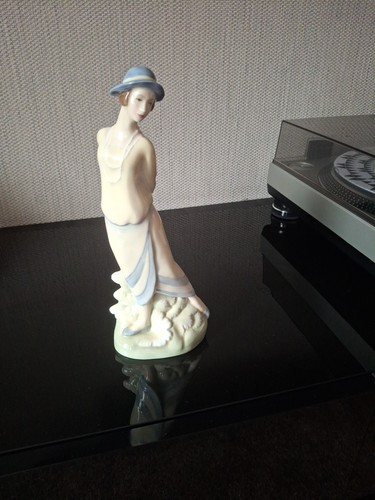 Royal doulton figurine eliza - royal,