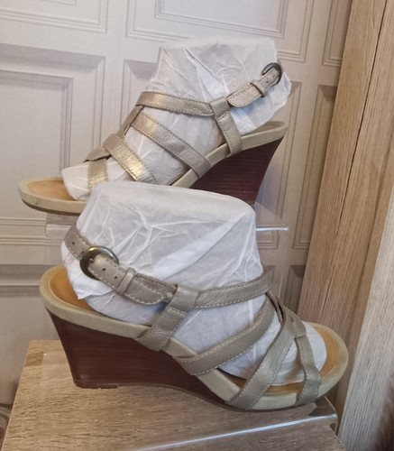 Clarks size beige 3 - clarks, uk