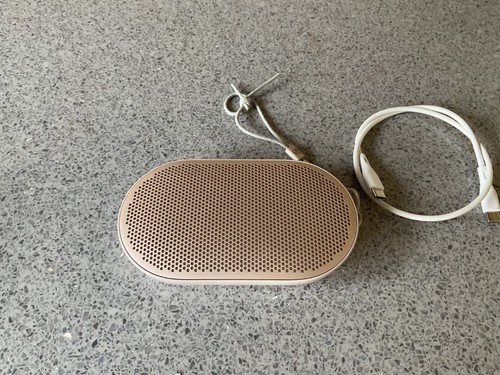 Bang olufsen beoplay p2 - &,