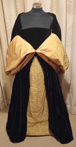 Stunning black velvet - black,