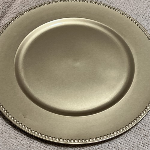 Gold plastic charger plates - gold,