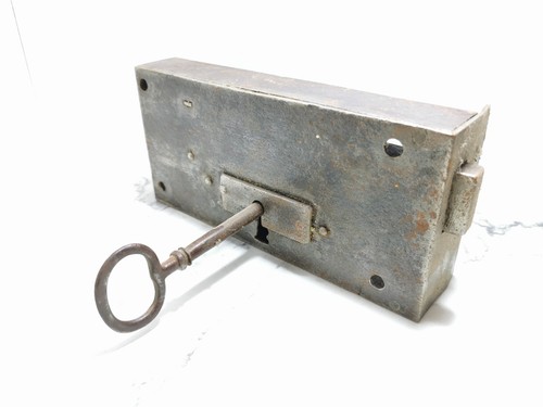Genuine antique rim - rim, lock