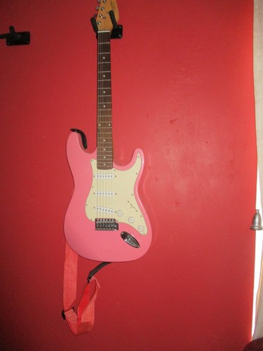 Pink stratocaster style - pink,