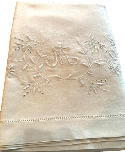 Vtg white embroidered m - embroidered,