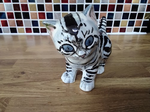 Seneshall cat figurine - seneshall.,