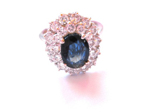 White gold 750 ring with