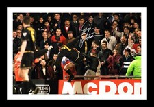 ERIC CANTONA - MANCHESTER UNITED AUTOGRAPHED SIGNED & FRAMED PHOTO PRINT