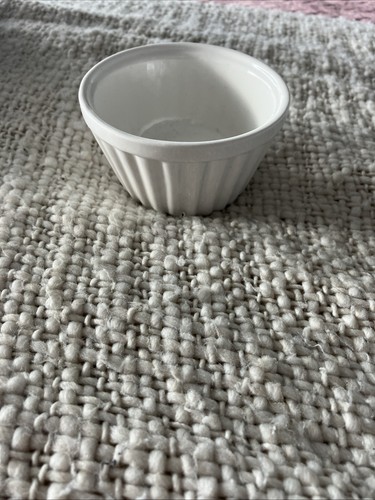 Ceramic white round ribbed - white,