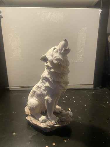 Wolf statue - wolf,