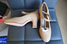 Tan capezio Manhattan 653
