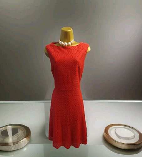 Wallis size red - wallis,