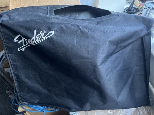 Fender deluxe reverb - fender, dust