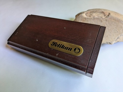 Pelikan wooden pen case - pen,