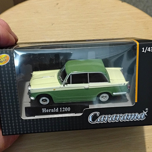 Cararama triumph herald 1200 - triumph,