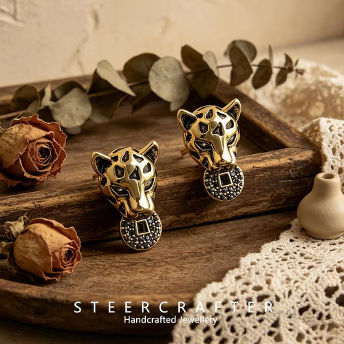 Vintage leopard head stud - leopard,