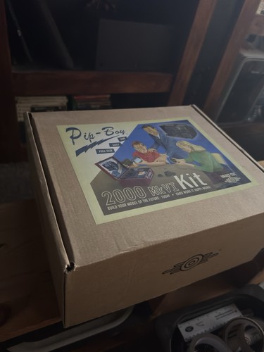 Box only pipboy model 2000 - box,
